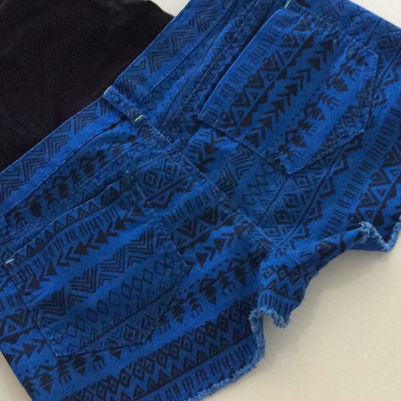 NWOT BONGO SHORT SHORTS - Picture 2 of 5